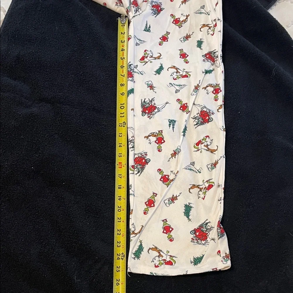 Festive Cream Pajama Set with Grinch print nwot